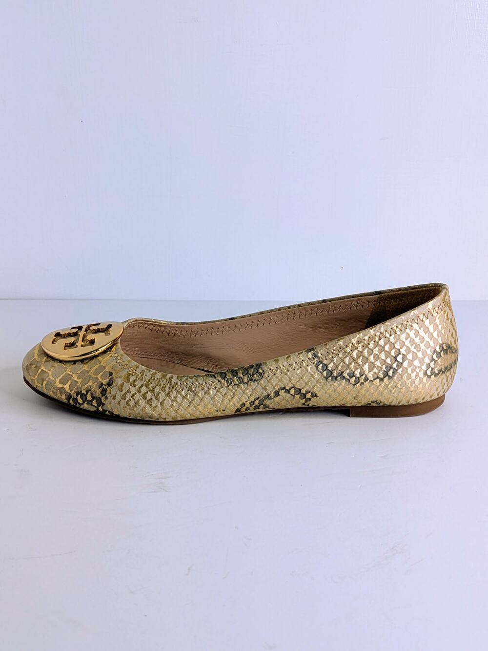 Tory Burch Reva Ballet Flats 7.5 Tan Gold Snakeskin Print Metallic Logo Round
